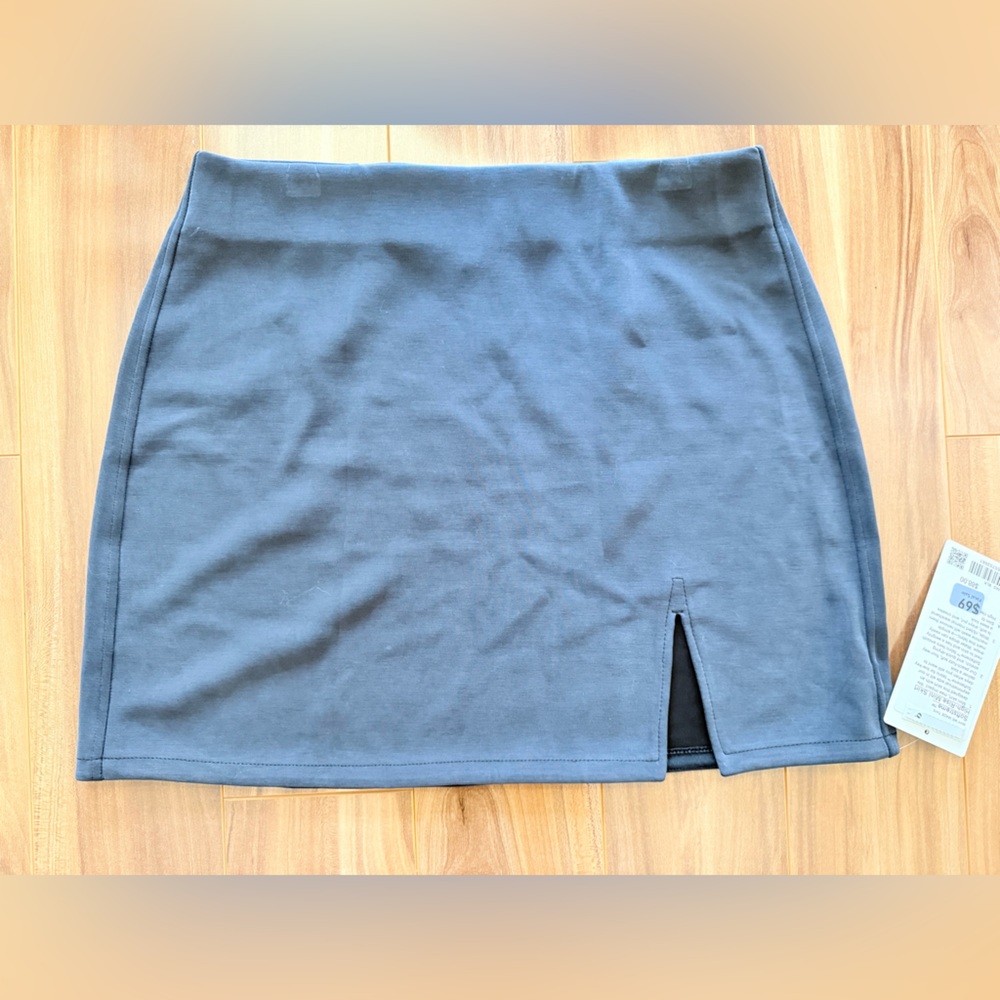 NWT Lululemon Softstreme High-Rise Mini Skirt - size M